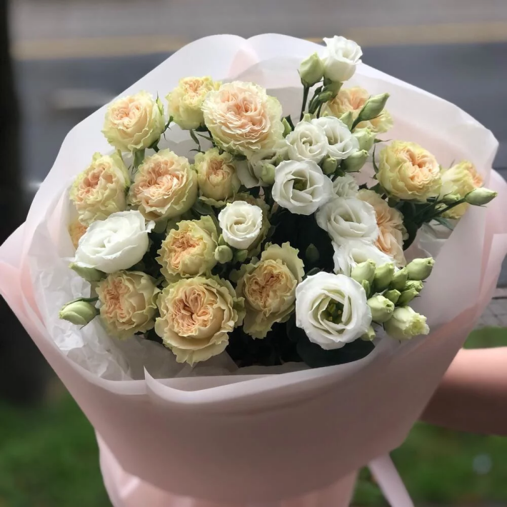 Букет «Шелк» #115 из эустомы и кустовой розы