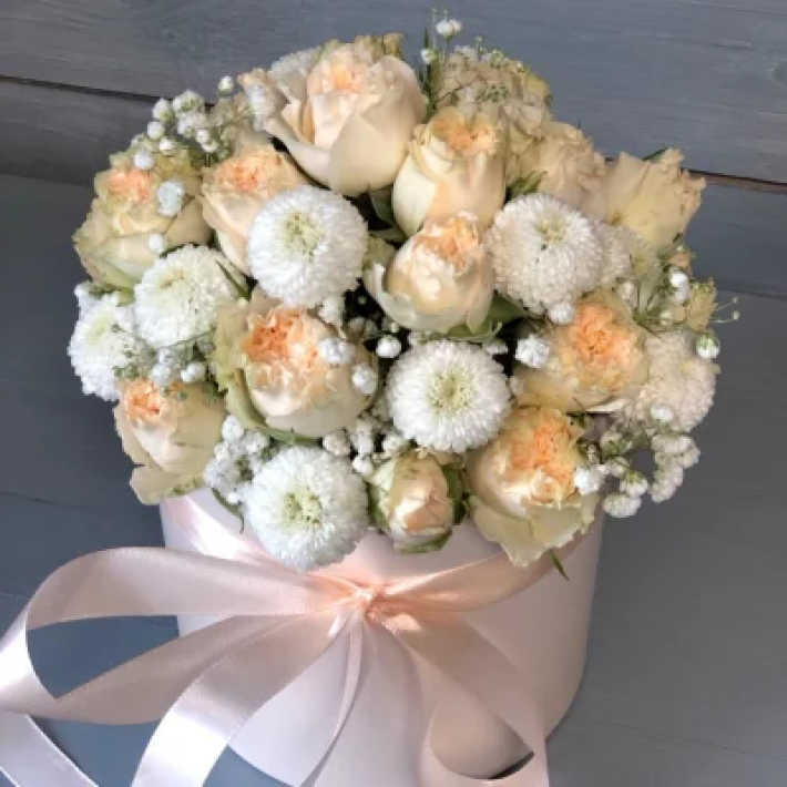 Цветы в коробке Крем-брюле