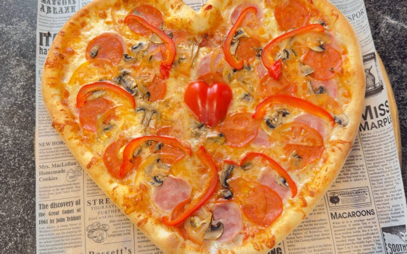 Пицца в форме сердца