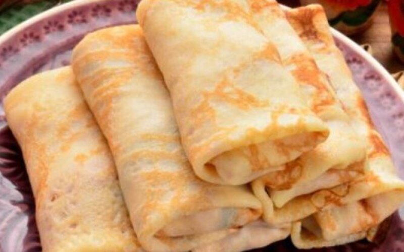 Блинчики с салями и солёным огурцом