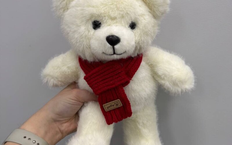 Плюшевый белый мишка