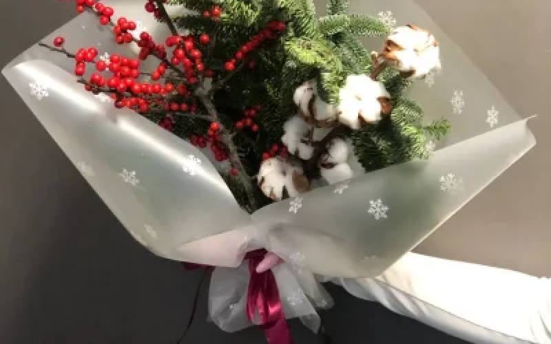 Букет «Снежинка» из нобилиса, иликса и хлопка