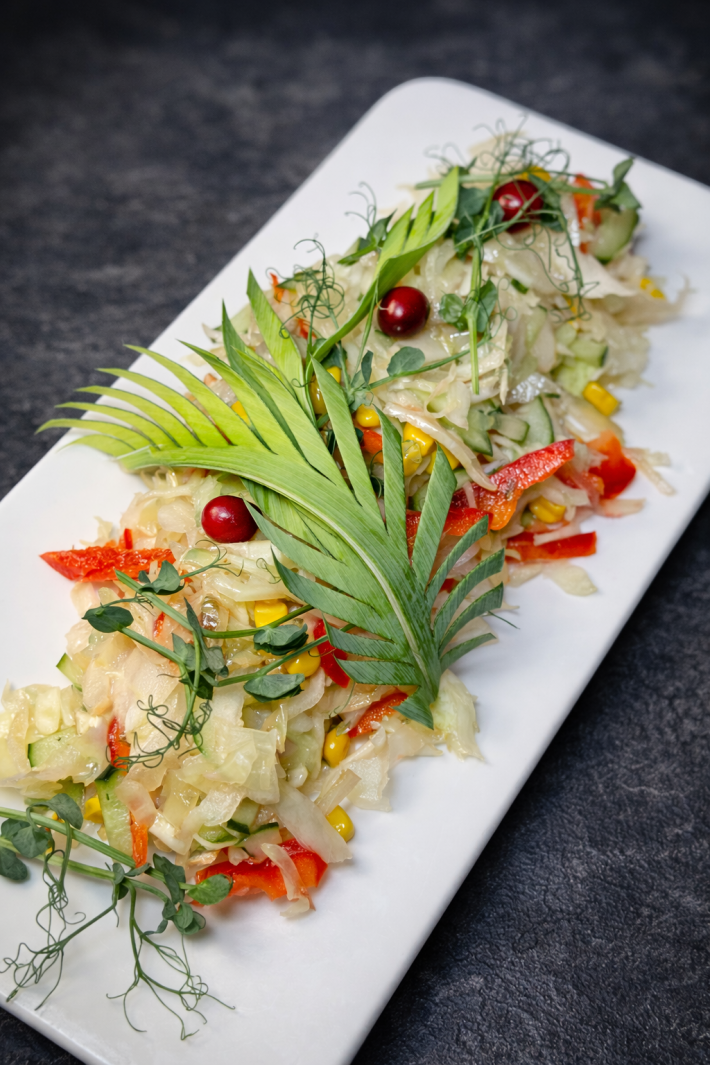 Салат из белокочанной капусты с овощами