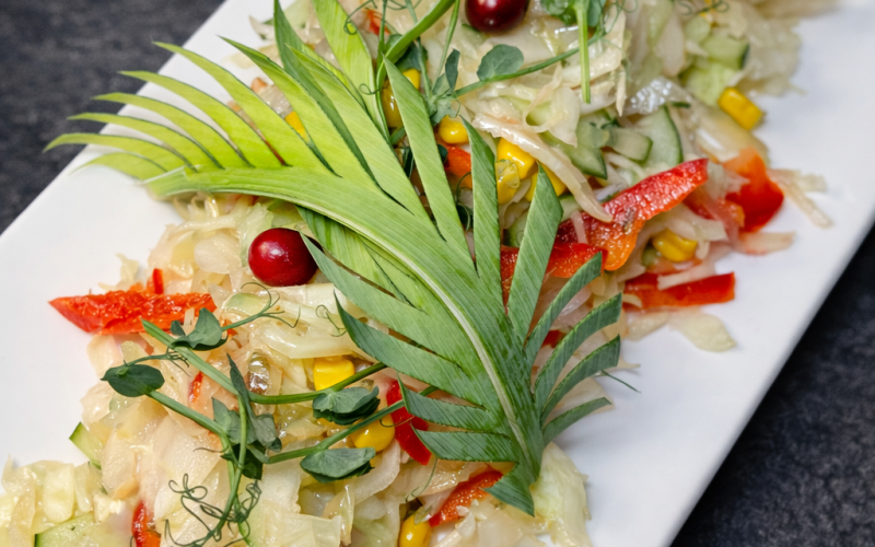 Салат из белокочанной капусты с овощами