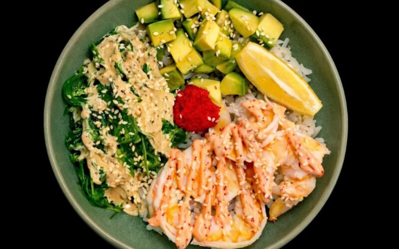 Поке с креветкой и авокадо