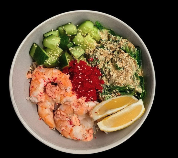 Поке с креветкой и огурцом