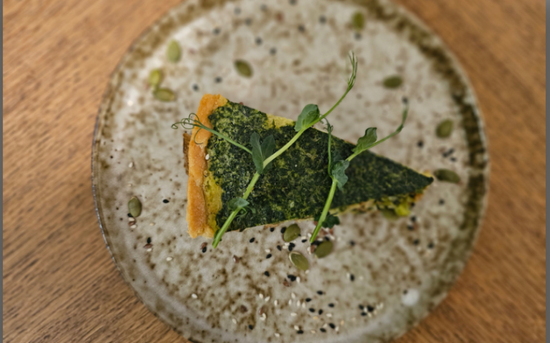 Пирог с лисичками и шпинатом