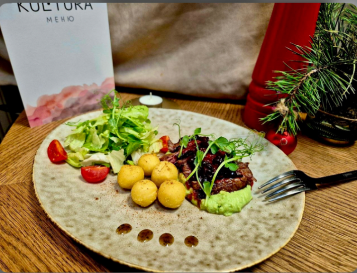 Говядина с клюквенным соусом