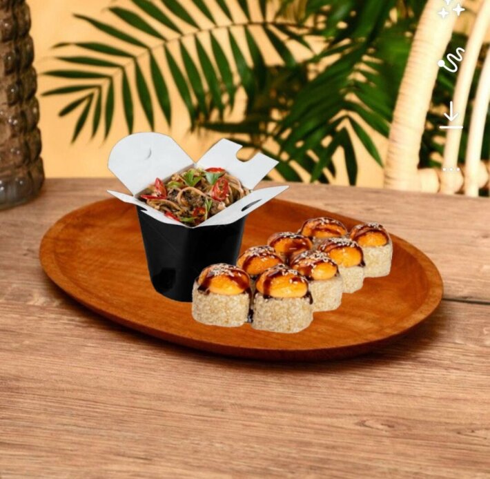 Вок с курицей + ролл дня