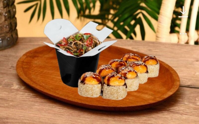 Вок с курицей + ролл дня