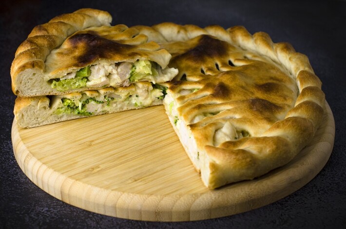 Пирог с курицей и брокколи