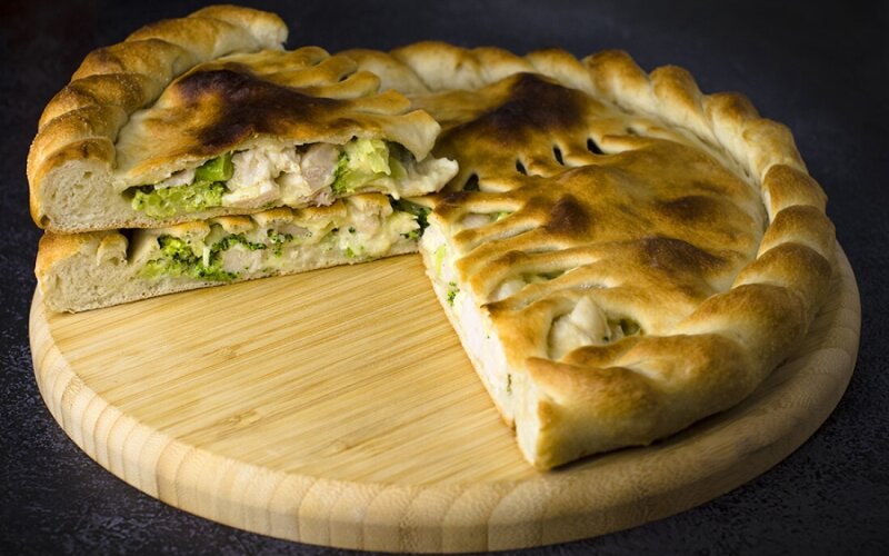Пирог с курицей и брокколи