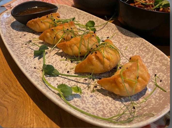 Обжаренные гёдза с индейкой и тайским соусом