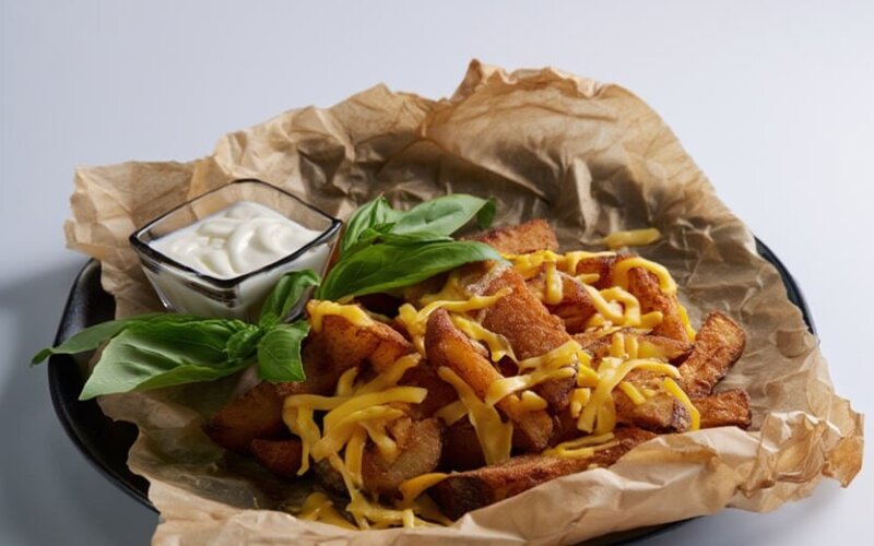 Чесночные гренки с соусом