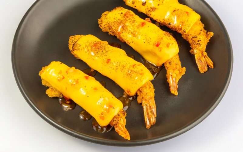 Креветка темпура с чеддером и сладким чили