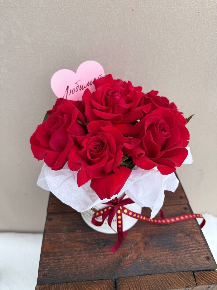 Композиция французская Роза 7шт в шляпной коробочке