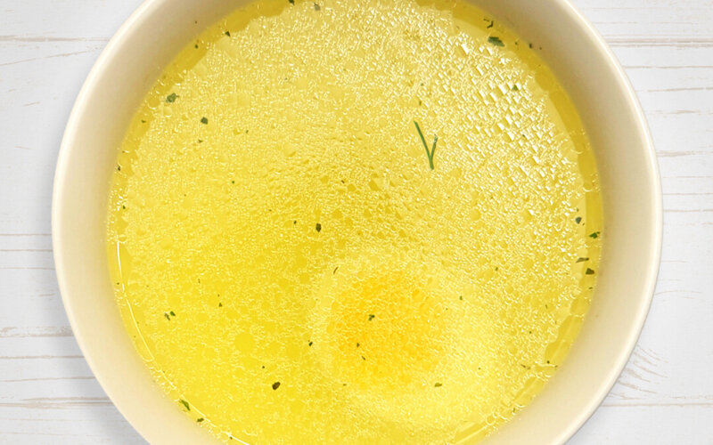 Бульон куриный с яйцом