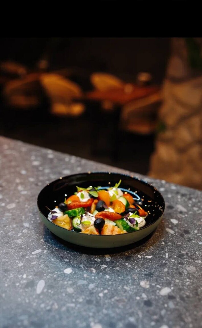 Овощной салат с кремом из феты