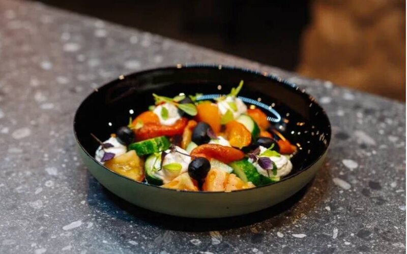 Овощной салат с кремом из сыра «Фета»