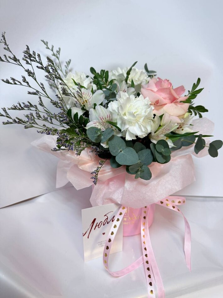 Композиция в шляпной коробочке