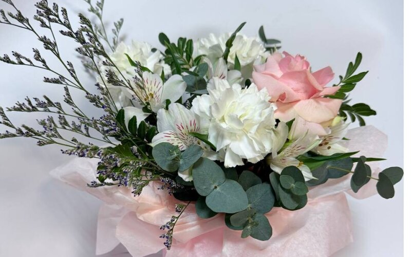 Композиция в шляпной коробочке