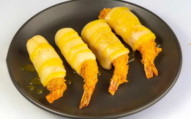 Креветка темпура с соусом юдзу и моцареллой