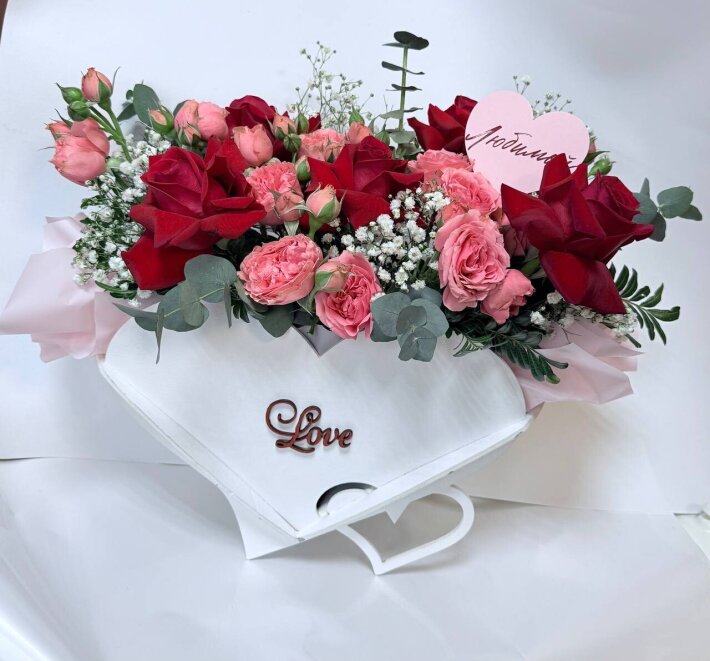 Композиция в деревянном сердце