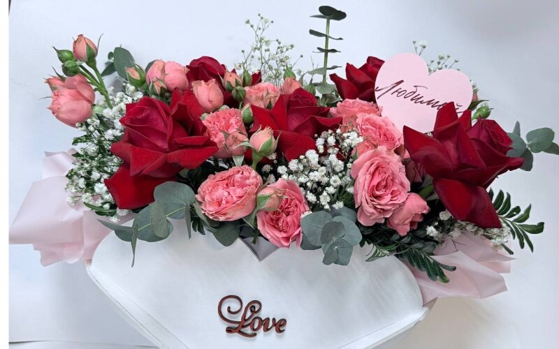 Композиция в деревянном сердце