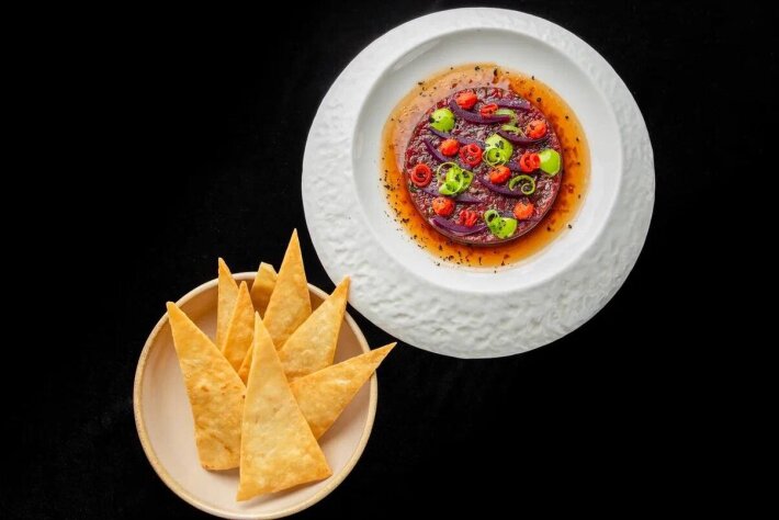 Тартар из говядины с копченой паприкой