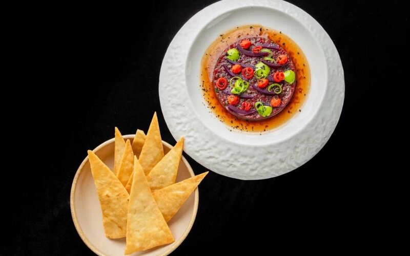 Тартар из говядины с копченой паприкой