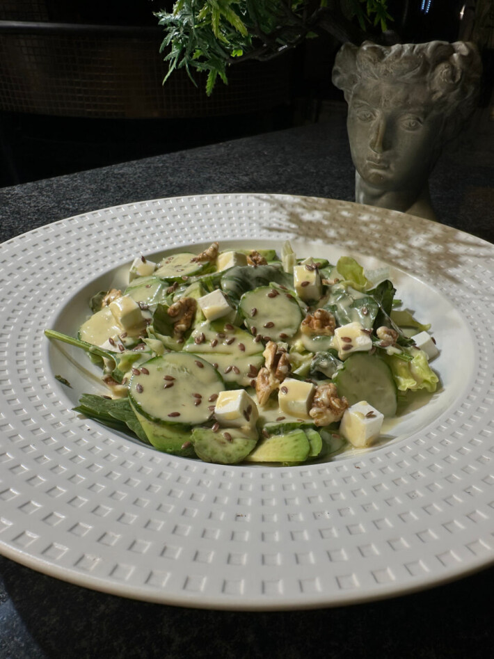Салат с авокадо
