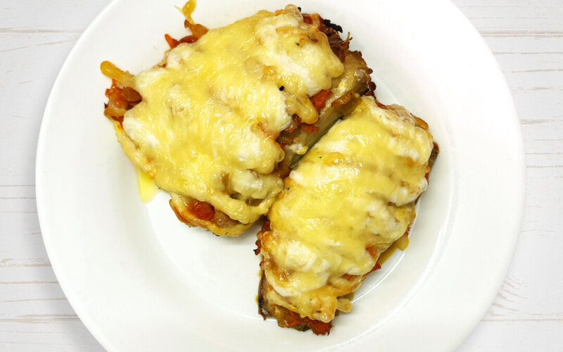 Скумбрия, запечённая с овощами