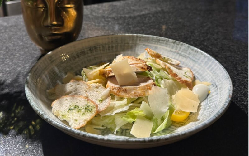 Салат «Цезарь с курицей»