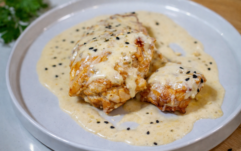 Мякоть бедра в сливочном соусе