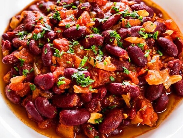 Фасоль тушеная с овощами