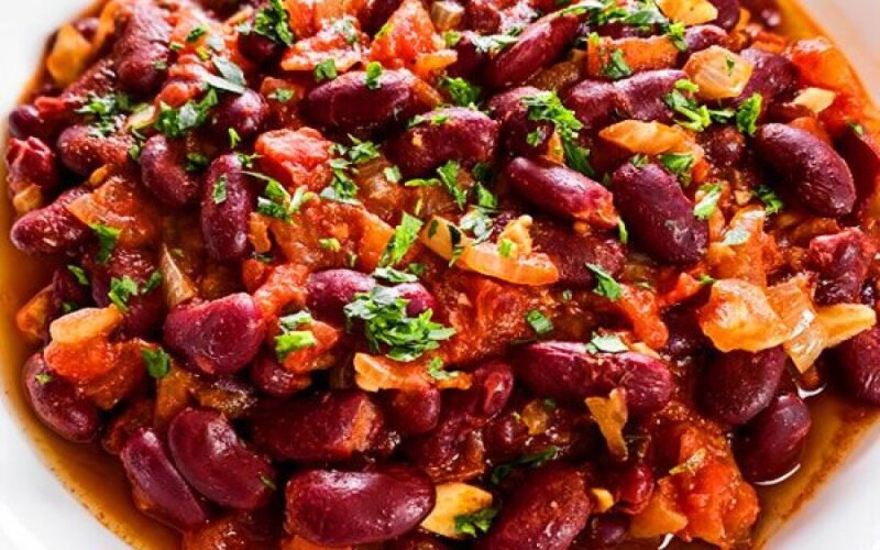 Фасоль тушеная с овощами