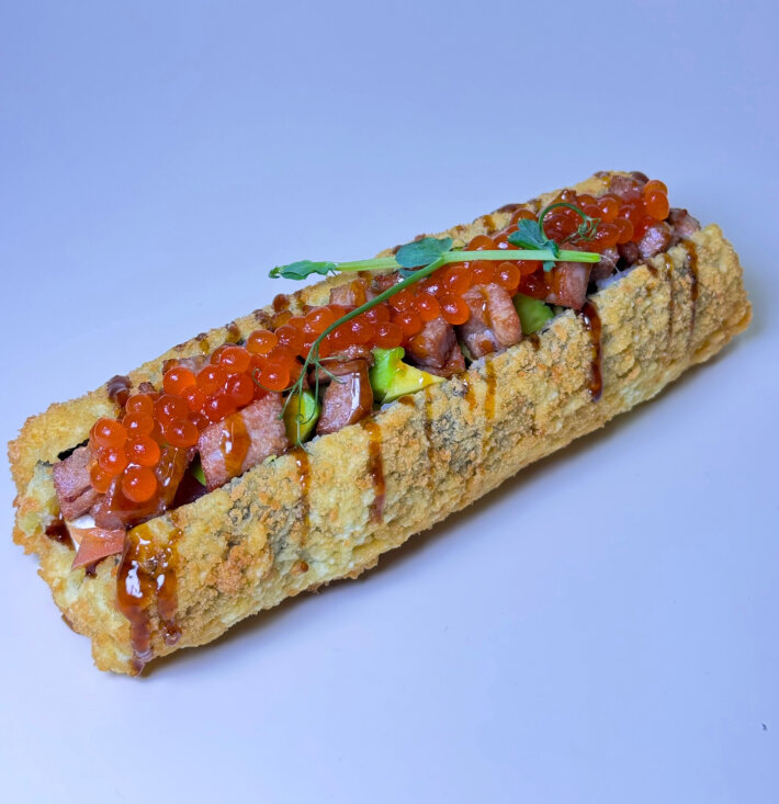 Ролл-дог с жареным тунцом