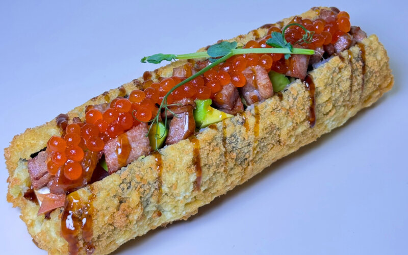 Ролл-дог с жареным тунцом