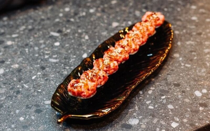 Запечённый ролл с опаленным лососем