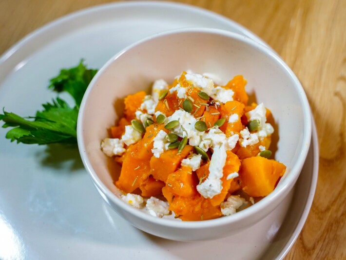 Тыква, запечённая с сыром «Фета» и мёдом