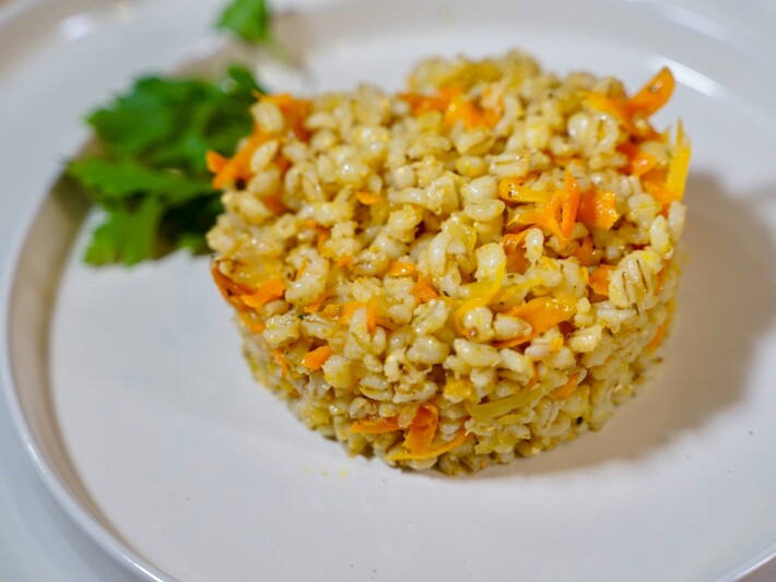 Перловка с луком и морковью