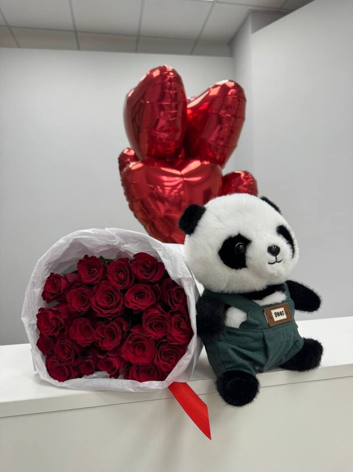 Набор комбо №7:букет из 21 импортной розы, мягкая игрушка мини, 5 шаров с гелием Сердце