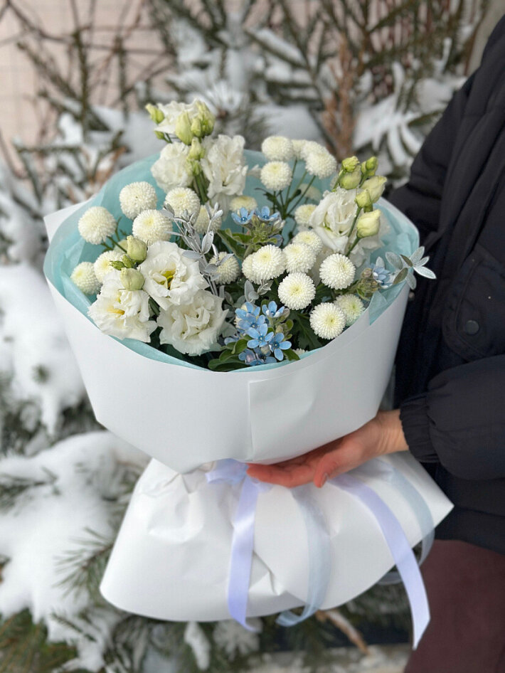 Букет в бело-голубой гамме