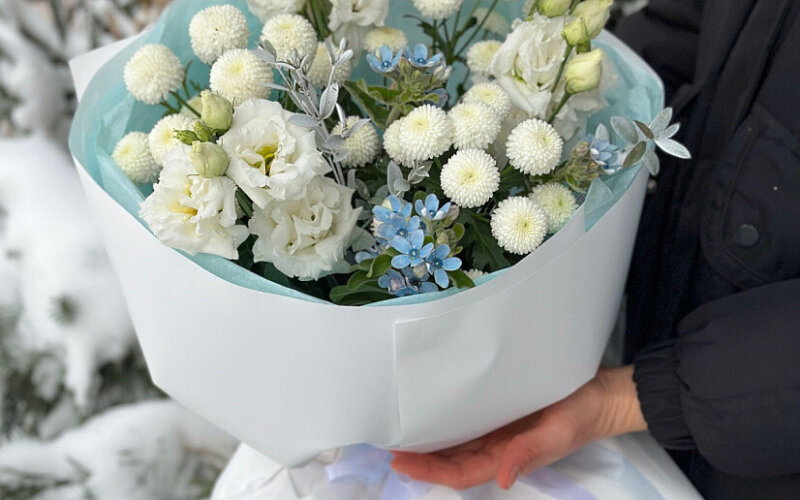 Букет в бело-голубой гамме