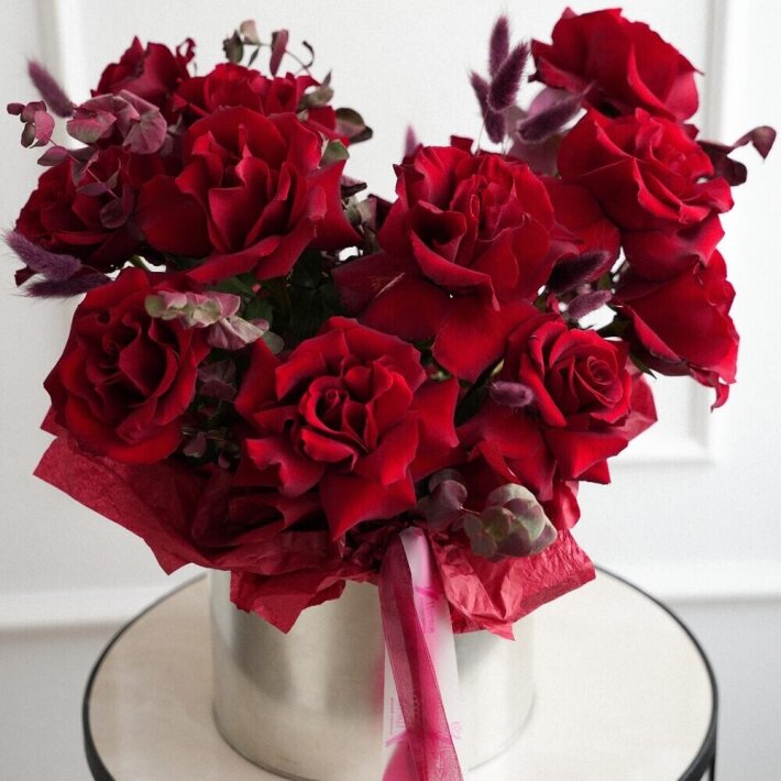 Цветы в металлическом цилиндре №2