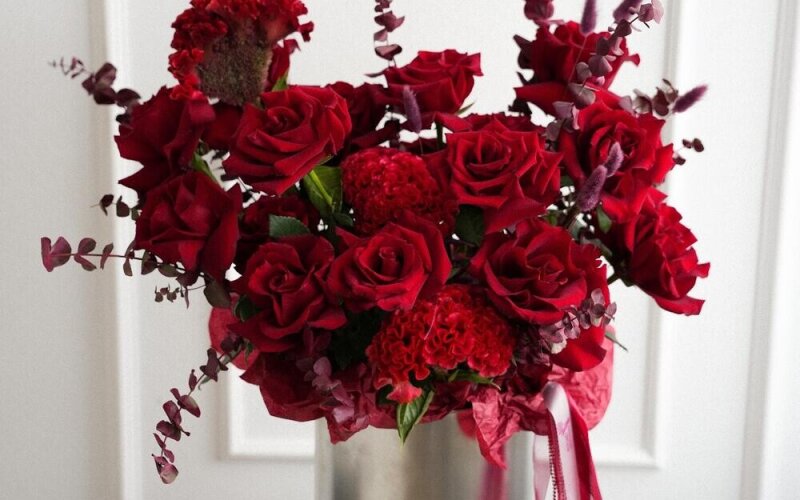 Цветы в металлическом цилиндре №1