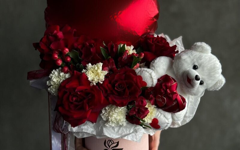 Цилиндр с шаром и игрушкой