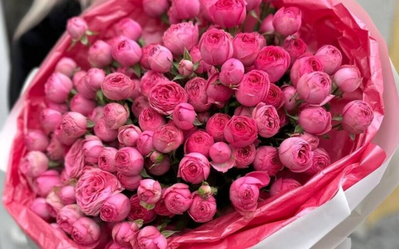 Букет «Кустовые пионовидные розы»