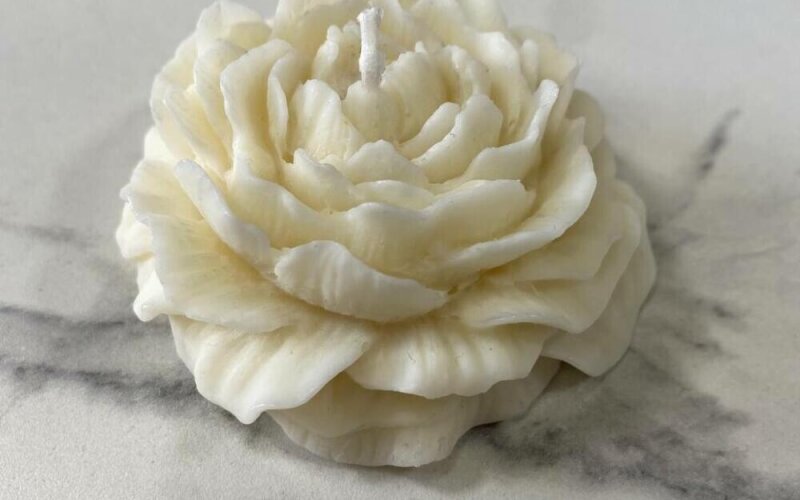 Свеча «Белый пион»