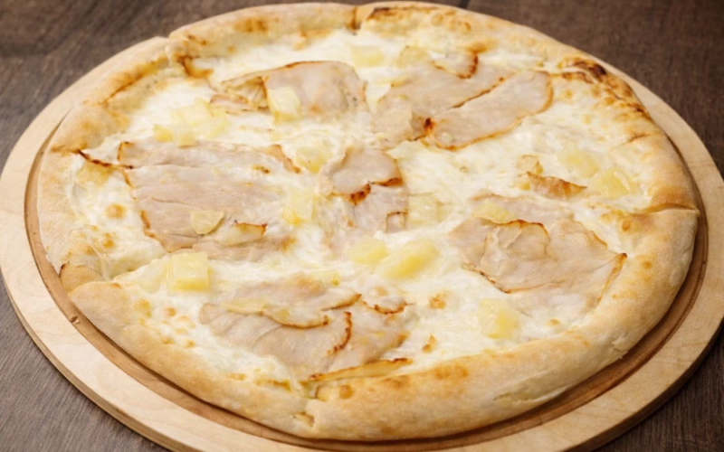 Пицца с цыпленком и ананасом